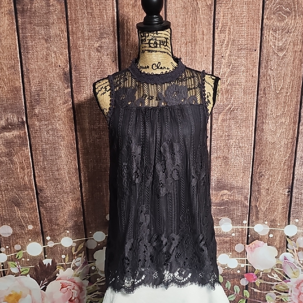 Taylor & Sage Lace Top Size Small - image 1